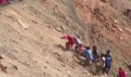 #شاهد عملية الانقاذ .. 

44 قتيلا جراء سقوط حافلة بمنطقة منخفضة في دولة البيرو