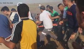 #شاهد | نقل إصابة جديدة برصاص الاحتلال خلال المواجهات قرب السياج الفاصل شرق جباليا شمال قطاع غزة، ليرفع عدد الإصابات إلى 10 برصاص الاحتلال في قطاع غزة . 

تصوير صلاح ابو عودة