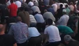 #مباشر.. المقدسيون يؤدون صلاة المغرب أمام باب الأسباط رفضاً للبوابات الإلكترونية
#البوابات_لا