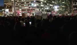 جانب من الاحتجاجات التي خرجت في عدة ولايات أمريكية بعد فوز دونالد ترامب بانتخابات الرئاسة الأمريكية