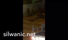 قوات الاحتلال تقتحم حوش ابو تايه ببلدة سلوان بالقدس المحتلة وتلقي القنابل الصوتية والاعيرة النارية بشكل عشوائي بين المنازل