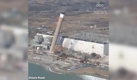 #فيديو هدم مدخنتين تعملان على الفحم في محطة للطاقة الكندية