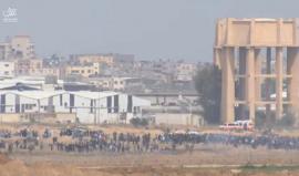 بث #مباشر من الجانب الصهيوني لتجمع الفلسطينيين على السياج الفاصل شرق مدينة غزة مع بدء فعاليات الجمعة الثالثة من #مسيرة_العودة_الكبرى