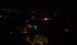 #شاهد شبان الانتفاضة في جبل المكبر يلقون الزجاجات الحارقة على قوات الاحتلال في جبل المكبر في #القدس المحتلة.