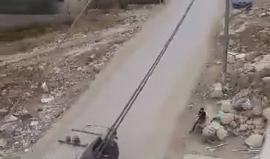 #شاهد مواجهات بين شبان وقوات الاحتلال التي اقتحمت قرية حزما شمال شرقي القدس المحتلة .