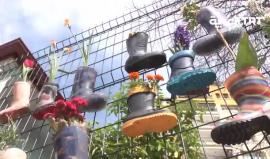 مشروع فريد في مدينة إنطاليا التركية للاستفادة من أحذية الأطفال الشتوية المهترئة