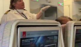 فيديو من داخل الطائرة الإماراتية التي دخلت الحجر الصحي بمطار جون إف كنيدي الأمريكي، والبيت الأبيض أعلن أنه يطلع ترمب على ما يستجد من معلومات