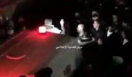 #شاهد 
 لحظة وصول جثمان الشهيد حسين أبو غوش إلى مجمع فلسطين الطبي، بـ #رام_الله، مساء اليوم، على أن يشيع جثمانه ظهر الغد في مخيم قلنديا.