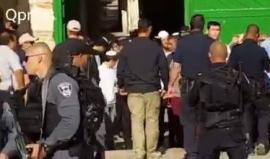 فيديو آخر لاقتحام المستوطنين المسجد الأقصى بحماية قوات الاحتلال