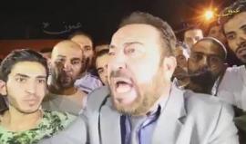 #فيديو عائلة الشهيد الأردني "محمد زكريا الجواوده" الذي قتل برصاص حارس أمن اسرائيلي في السفارة الاسرائيلية بـ عمان امس تتظاهر لقتله بدم باردة وتنفي رواية الاحتلال وتطالب بالتحقيق وانزال عقوبة الاعدام بحق القاتل