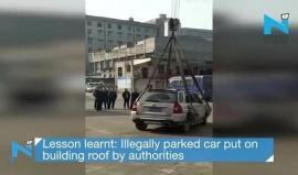 #فيديو عقاب غريب لسائق ركن سيارته في مكان مخالف

حيث أقدمت السلطات على رفع السيارة ووضعتها فوق سقف مبنى بمقاطعة هوبي الصينية