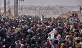 آلاف النازحين يفرون إلى المجهول من جحيم القصف على حلب