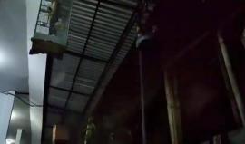 مشهد مروّع من الزلزال الذي ضرب جزيرة لومبوك الإندونيسية وأسفر عن مصرع 82 شخصا على الأقل