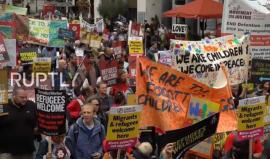 #شاهد الآلاف يخرجون في مسيرة مؤيدة للاجئين في بريطانيا