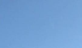 بعد فشل محاولة سابقة .. 

#شاهد المركبة الطائرة "إيرلاندر 10" تتمكن من الإقلاع بنجاح من قاعدة كاردينغتون الجوية، في منطقة بودفورد شاير، شمالي العاصمة البريطانية في رحلة مثيرة