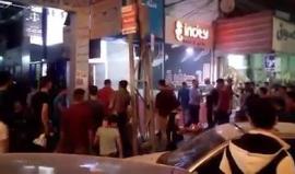 #شاهد اندلاع حريق في مطعم عرب فرايد تشكن في الخليل وقوات الدفاع المدني تسيطر على الحريق.
تصوير أمجد القواسمة