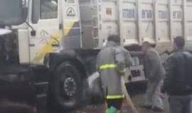 احتراق شاحنة على شارع صلاح الدين قرب وادي غزة بسبب تماس كهربائي .