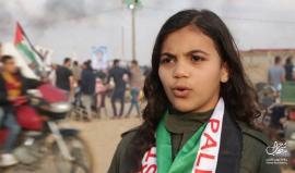 "لا تنازل ولا تفريط ولا اعتراف بالكيان الصهيوني" .. 
#شاهد طفلة فلسطينية توجه رسالة من مخيمات العودة على حدود #غزة 

#مسيرة_العودة_الكبرى