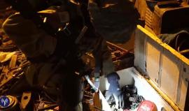 الاحتلال يصادر معدات احدى الورش في الخليل، بزعم أنها لتصنيع الأسلحة ..