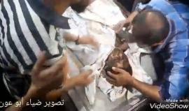 #شاهد بدء التجهيزات لتشييع جثماني الشهيدين أمير النمرة " 15 عاما" ولؤي كحيل " 16 عاما"، ارتقيا بقصف قوات الاحتلال لمبنى الكتيبة غرب غزة أمس.