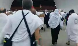 توجه الحجاج لرمي جمرة العقبة الكبرى