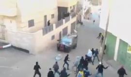 #شاهد .. هذه ما حدث لجيب عسكري إسرائيلي لاحق الشبان إلى أحد الأزقة خلال مواجهات بلدة تقوع شرق بيت لحم.