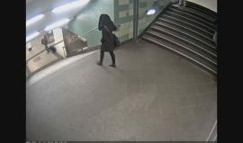 #شاهد عمل وحشي ضد "فتاة محجبة" في المترو بالعاصمة الألمانية برلين !