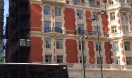 حريق ضخم في فندق في وسط #لندن وأكثر من 100 عربة إطفاء تشارك في مكافحة الحريق