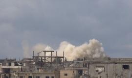 لحظة تعرض درعا البلد للقصف بالبراميل المتفجرة