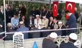 #شاهد الرئيس التركي رجب طيب أردوغان يقرأ آيات من سورة "يس" خلال تشييع "محمد فاتح"، قائم مقام في ولاية "ماردين" جنوب شرق تركيا.