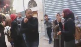 #فيديو اصابات جراء رش الاحتلال "غاز الفلفل" على الفلسطينيين في شارع الواد بمدينة القدس المحتلة

تصوير:محمد قاروط ادكيدك