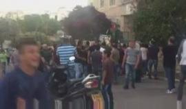 #شاهد | قوات الاحتلال تقتحم مقر #الصليب_الاحمر في #القدس المحتلة، وتخلي المعتصمين المتضامنين مع الأسرى من داخل المقر