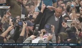 في مشهد مؤثر.. والد الشهيد باسل الاعرج يؤدي التحية العسكرية للشهيد
#بيت_لحم