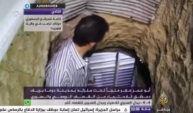 #شاهد "أبو عمر" يحفر ملجئاً تحت منزله للإحتماء من قصف الطائرات الحربية بمدينة دوما بريف دمشق.