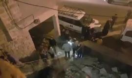 #شاهد تكبيرات المواطنين في البلدة القديمة لمدينة #الخليل احتجاجاً على اقتحام مستوطنين بحماية قوات الاحتلال لمنازل لعائلة الزعتري والاستيلاء عليها بالقوة.