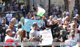 #شاهد فعاليات في الضفة الغربية لدعم اتفاق المصالحة الفلسطينية تزامنت مع اجتماع الحكومة في غزة.
تقرير: إبراهيم الرنتيسي