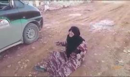 لحظات مؤثرة لأم تودع طفليها اللذين قتلا بريف حلب خلال اشتباكات بين فصائل سورية