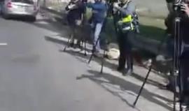 #شاهد اندلاع مواجهات بين الشبان وقوات الاحتلال على حاجز حوارة جنوب نابلس.