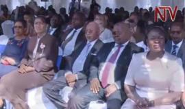 #شاهد الرئيس الأوغندي يطلق على إسرائيل "فلسطين" بحضور نتنياهو الذي زار أوغندا هذا الأسبوع

ونادرا ما ذكر الرئيس الأوغندي في خطابه كلمة "إسرائيل"؛ حيث ذكر اسم "فلسطين" بدلا منها في أغلب الأحيان.

ومثل الموقف حرجا لنتنياهو، الذي اختار توقيت زيارته لأوغندا ل