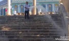 جانب من أعمال النظافة في المسجد الأقصى المبارك صباح اليوم