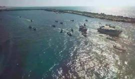 #شاهد: تظاهرة بحرية إنطلاقاً من ميناء #غزة عصر اليوم، رفضاً للجريمة الإسرائيلية بحق أسطول الحرية الخامس، وللتأكيد على حقنا في الصيد في المياه الإقليمية، ورفضاً للمنطقة العازلة أمام الصيادين شمال غزة