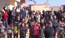 "يا قدس حنا معاك للموت".. من هتافات مسيرة بقرية عطاء بريف إدلب تضامناً مع القدس ورفضاً لقرار ترامب.

#جمعة_النفير_للقدس
#القدس_عاصمه_فلسطين_الابديه