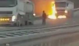#شاهد اندلاع النيران في شاحنة "اسرائيلية" على الطريق السريع 6 في الداخل الفلسطيني المحتل
