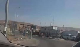 #شاهد ..أزمة على حاجز الكونتينر شمال بلدة العبيدية بسبب قيام الاحتلال بأعمال صيانة على الحاجز