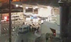 #شاهد .. من  حاجز مخيم شعفاط شمال شرق القدس المحتلة مكان استشهاد شاب فلسطيني برصاص قوات الاحتلال مساء اليوم بدعوى محاولته تنفيذ عملية طعن .