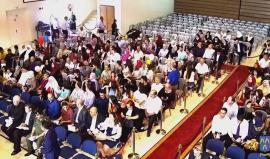 #شاهد .. احتفال تخريج الفوج الأربعين لطلبة جامعة بيت لحم الفلسطينية من كليات الآداب والتربية والتمريض البالغ عددهم 374 خريجاً وخريجة وذلك على مسرح الجامعة الرئيسي.