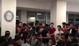 #شاهد أردوغان يتناول السحور مع طلاب جامعيين في سكنهم بعد دعوة من أحد الطلاب له عبر تويتر لتناول السحور برفقتهم وجواب الرئيس على حسابه في تويتر "أنا قادم إذا كان شايكم جاهزا"