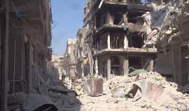 الدمار الذي خلفه القصف بصواريخ أرض أرض يوم أمس على حي القابون بدمشق