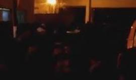 مواطنون يتجمهرون امام مجمع فلسطين الطبي عقب استشهاد محمد الحطاب " 17 عاما" وإصابة 3 آخرين بجراح خطيرة . 

تصوير:حمزة شلش