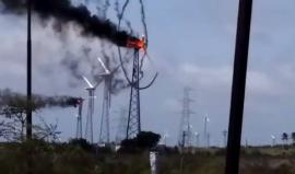 #شاهد حريق في طاحونة هواء  بالهند قبل أيام بسبب عطل فني